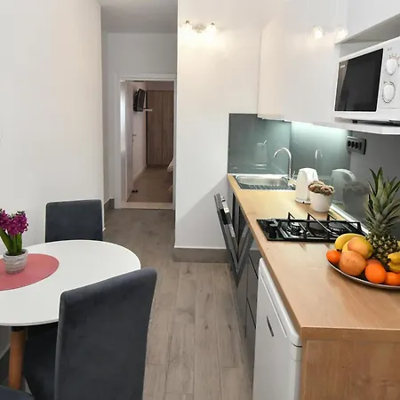 Apartment Mit Terrasse *